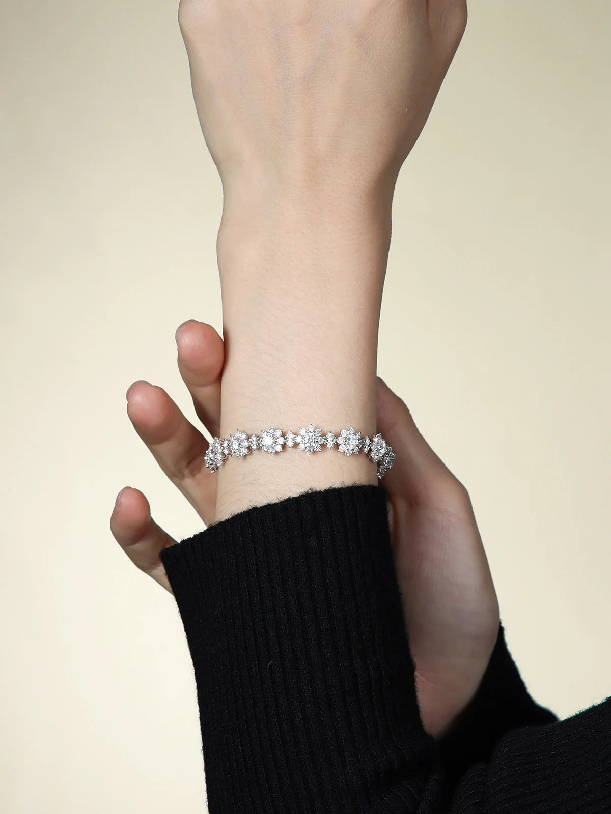 TYYL D Color Moissanite Flower Bracelet 925 Silver Sparkling Diamonds Bangle for Girl Women Sunflower Wedding Fine Jewelry Gifts